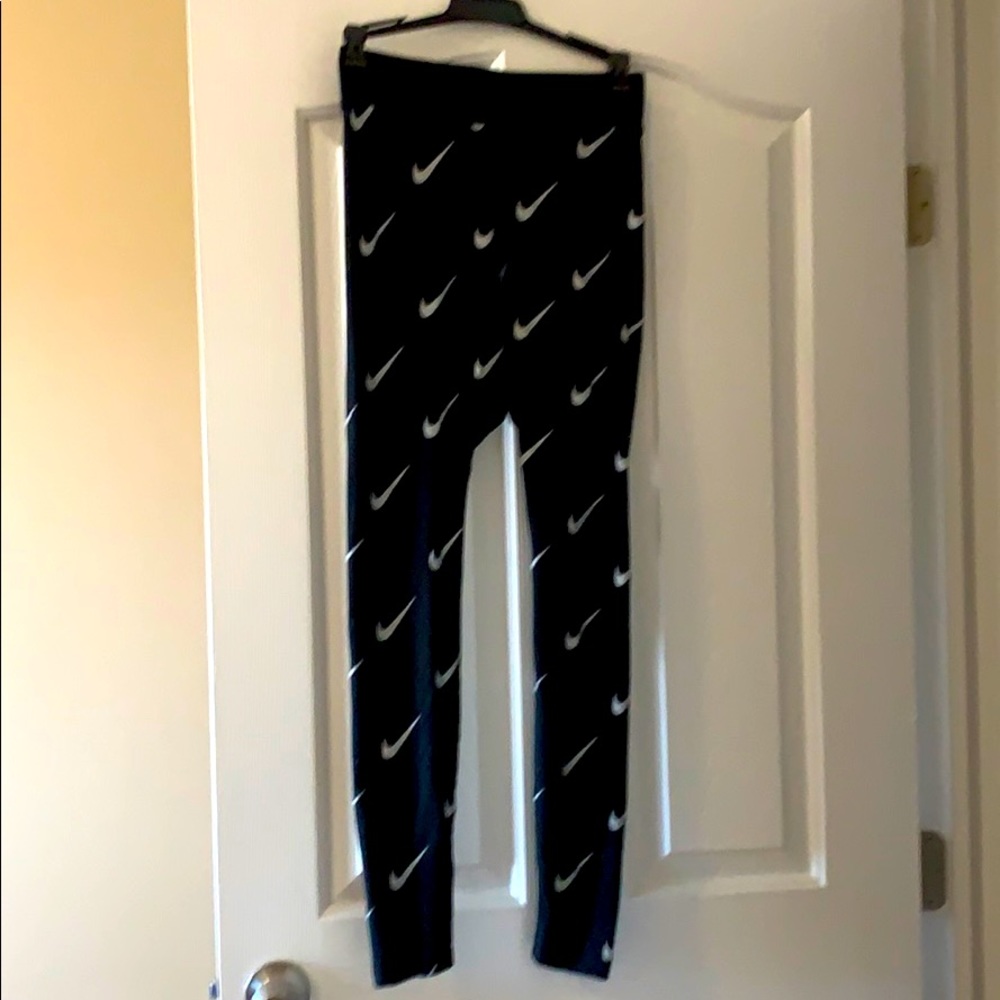 Nike legging, black with white checks size S